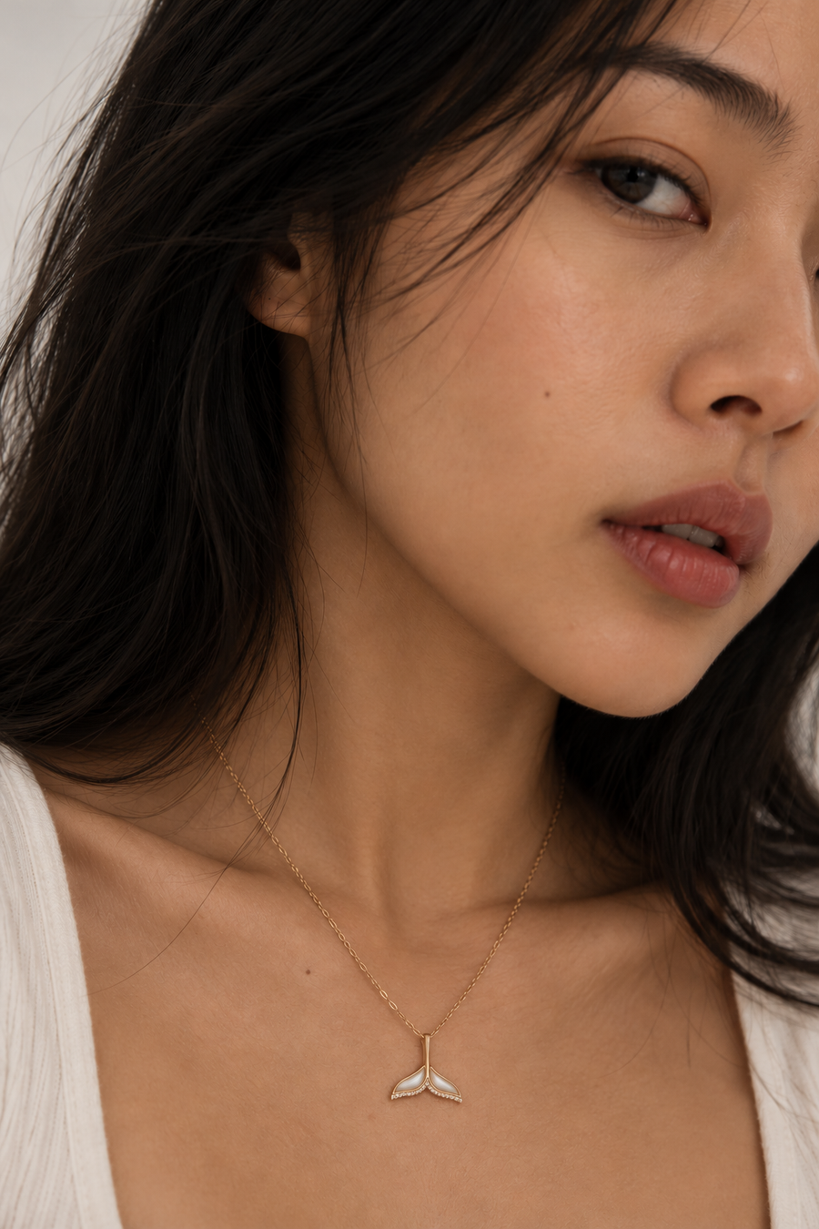 Whale Tail Necklace - Mother of Pearl | Gold Vermeil