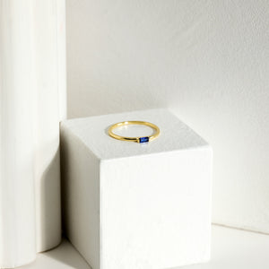 Faye | Horizontal Baguette Ring - Sapphire