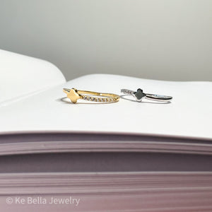 Petite Clover Ring with Curvy Band
